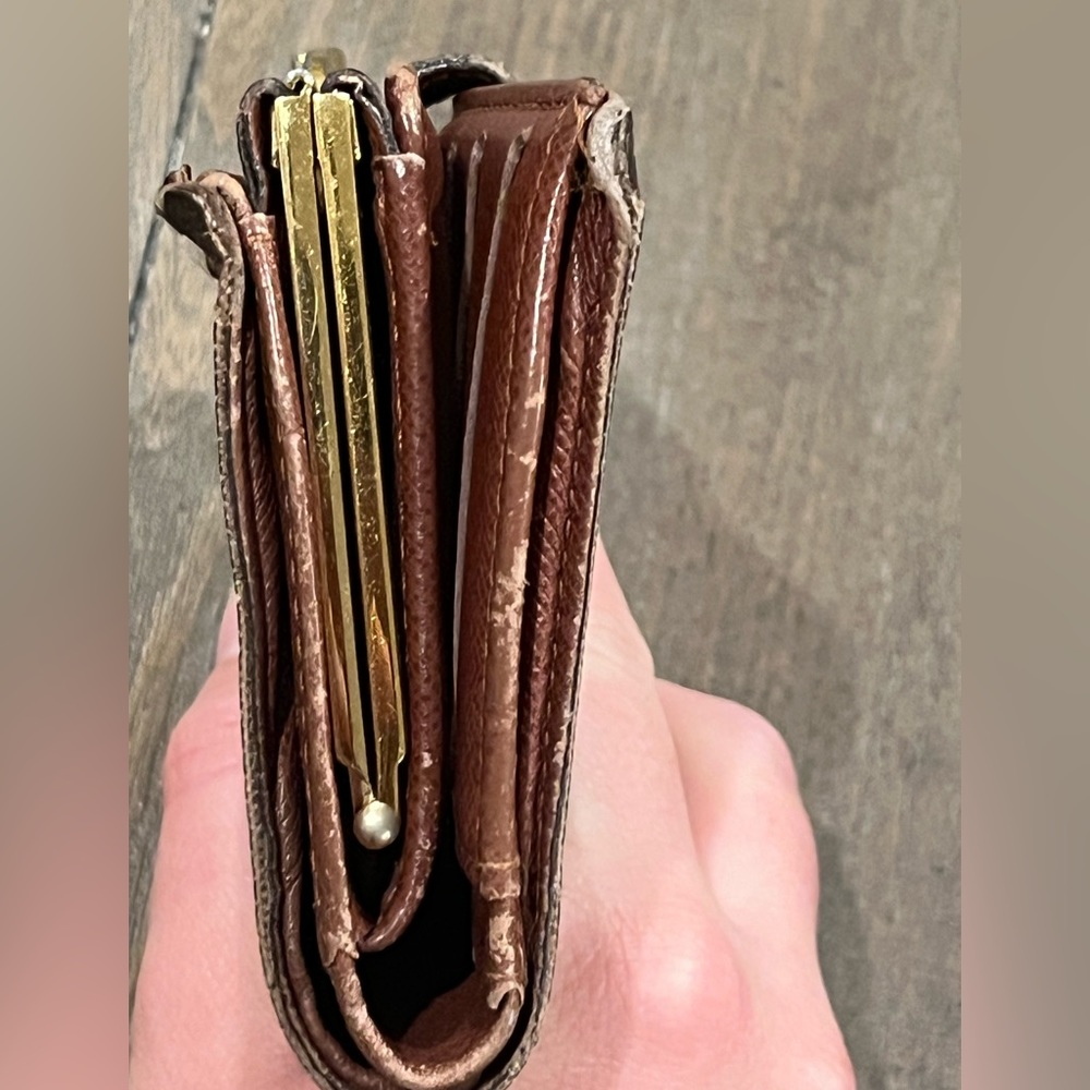 Authentic LV monogram kisslock wallet - Picture 10 of 16